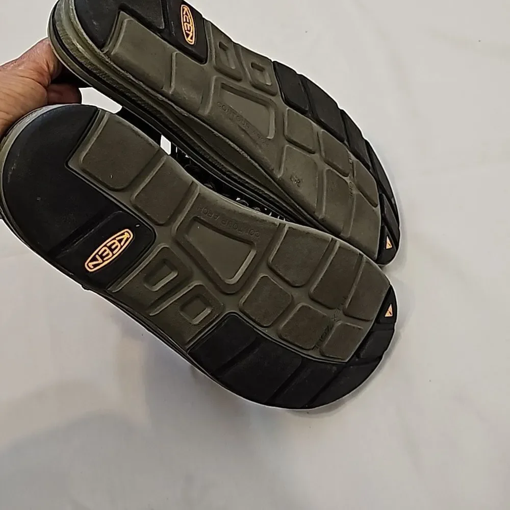 Keen uneek sandal, size 9‎